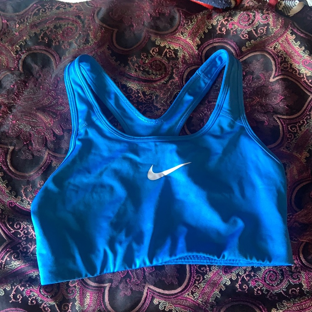 sports bra